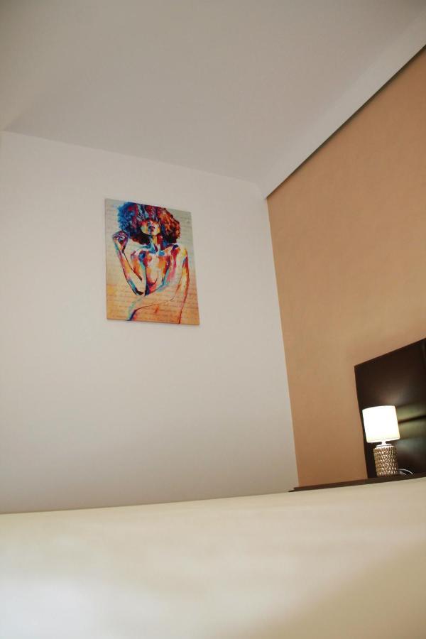 Studio Dristor - Foarte Curat Si Frumos Bucharest Exterior photo